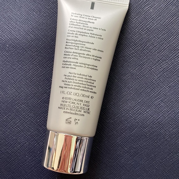 Estée Lauder Re-Nutriv Hydrating Creme Cleanser 30ml - Picture 2 of 2